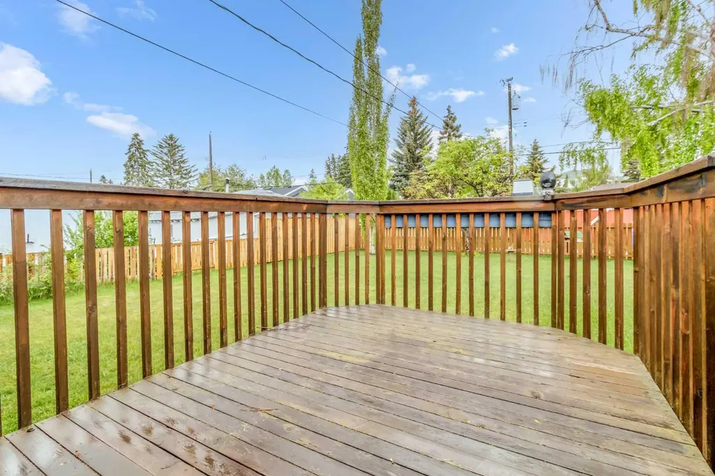 35 Beaupre Crescent Calgary AB T3B 2S9