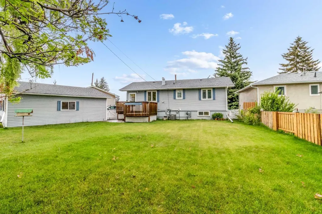 35 Beaupre Crescent Calgary AB T3B 2S9