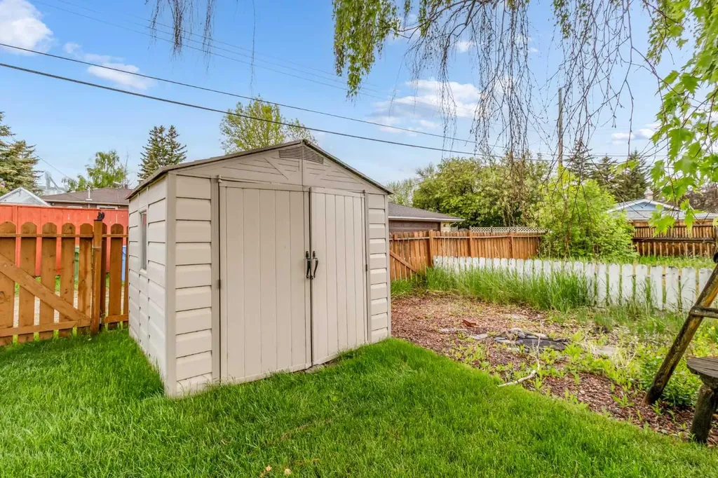35 Beaupre Crescent Calgary AB T3B 2S9