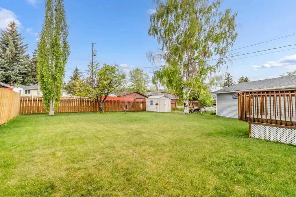 35 Beaupre Crescent Calgary AB T3B 2S9