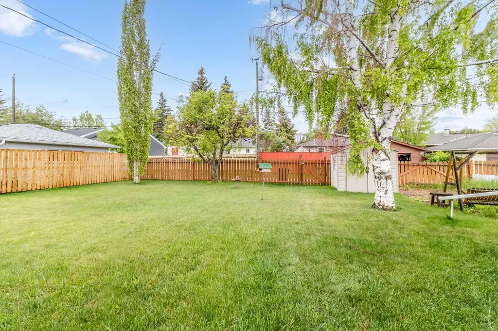 35 Beaupre Crescent Calgary AB T3B 2S9