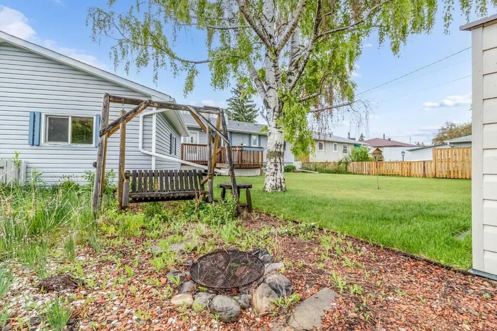 35 Beaupre Crescent Calgary AB T3B 2S9