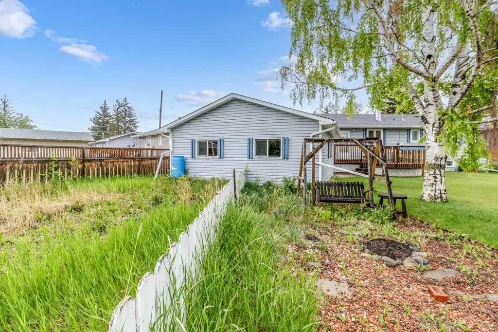 35 Beaupre Crescent Calgary AB T3B 2S9