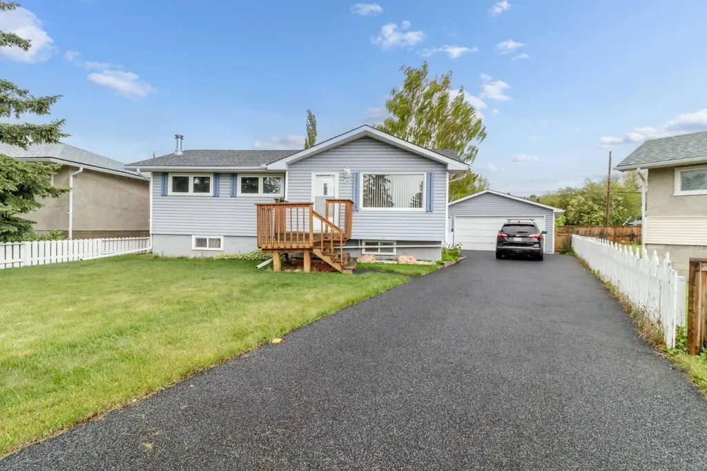 35 Beaupre Crescent Calgary AB T3B 2S9