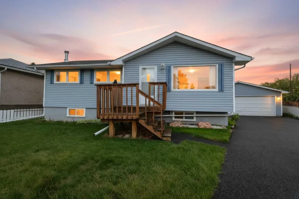 35 Beaupre Crescent Calgary AB T3B 2S9