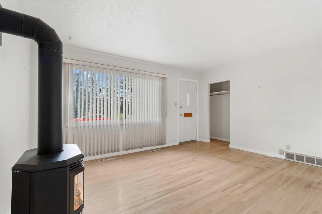 35 Beaupre Crescent Calgary AB T3B 2S9