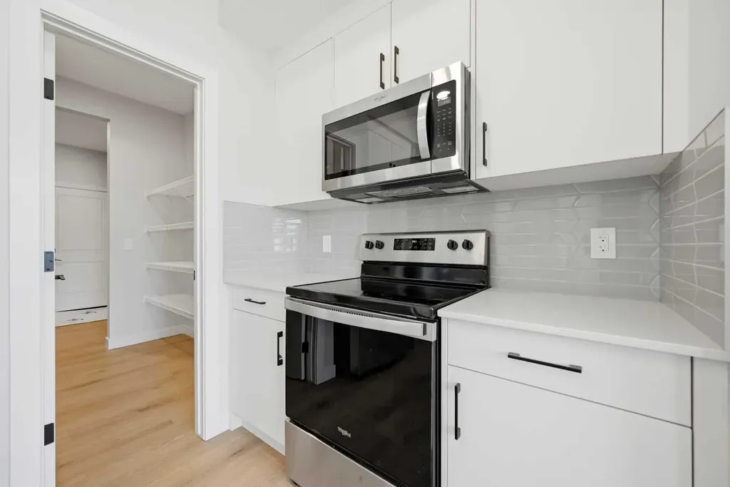42 Waterford Mews Chestermere AB T1X 3B6