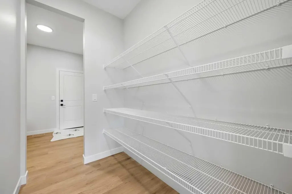 42 Waterford Mews Chestermere AB T1X 3B6