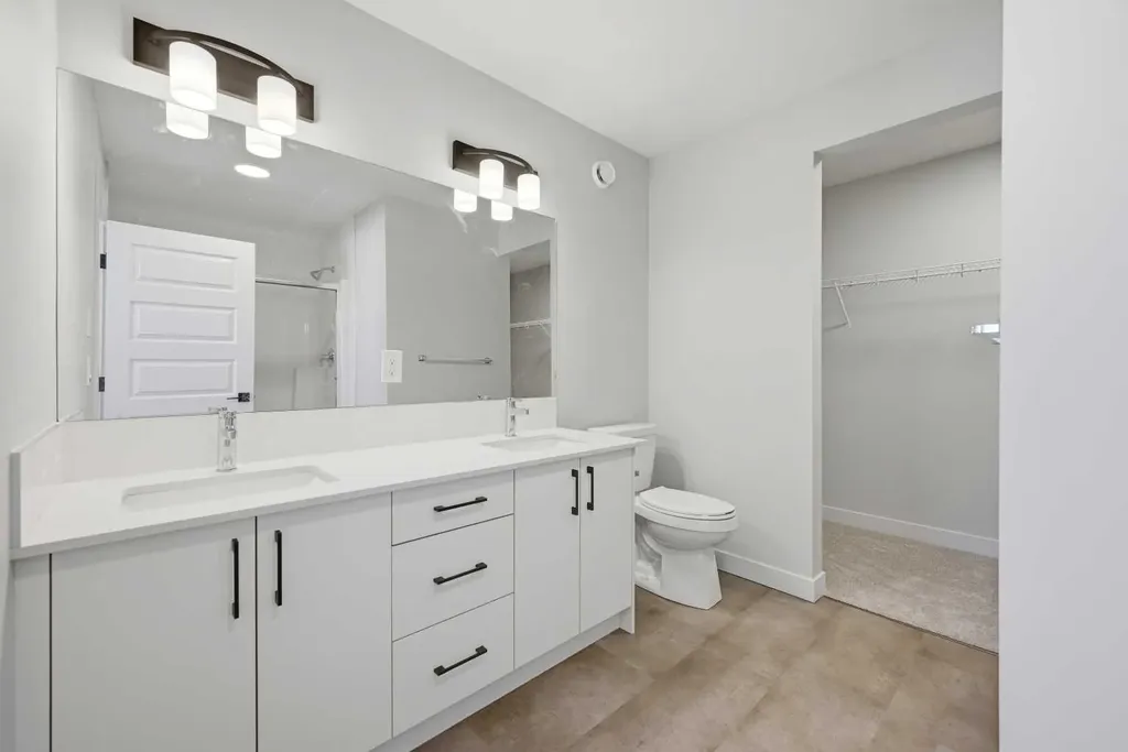 42 Waterford Mews Chestermere AB T1X 3B6