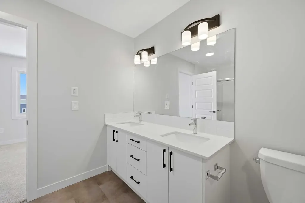 42 Waterford Mews Chestermere AB T1X 3B6