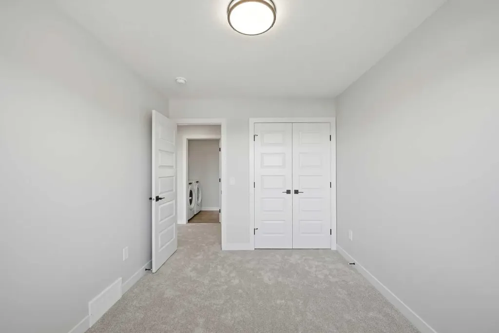 42 Waterford Mews Chestermere AB T1X 3B6