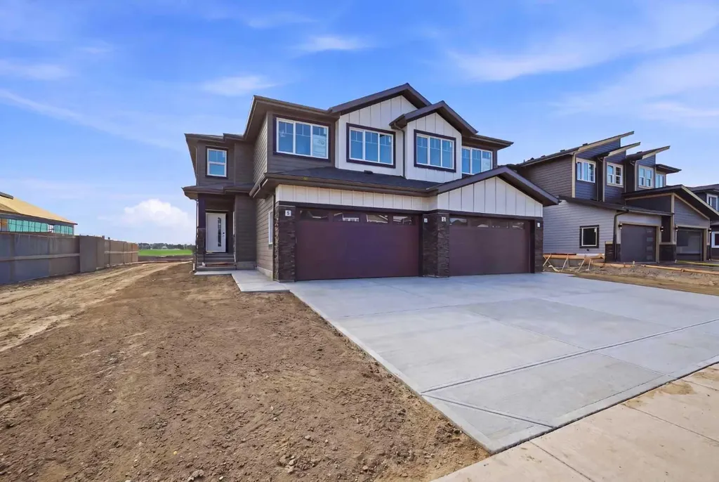 42 Waterford Mews Chestermere AB T1X 3B6