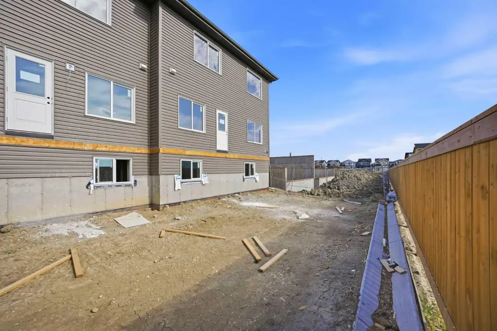 42 Waterford Mews Chestermere AB T1X 3B6