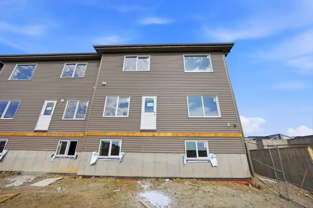 42 Waterford Mews Chestermere AB T1X 3B6