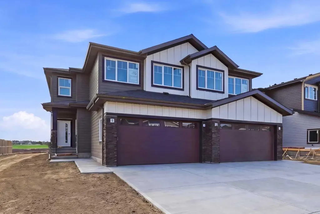 42 Waterford Mews Chestermere AB T1X 3B6