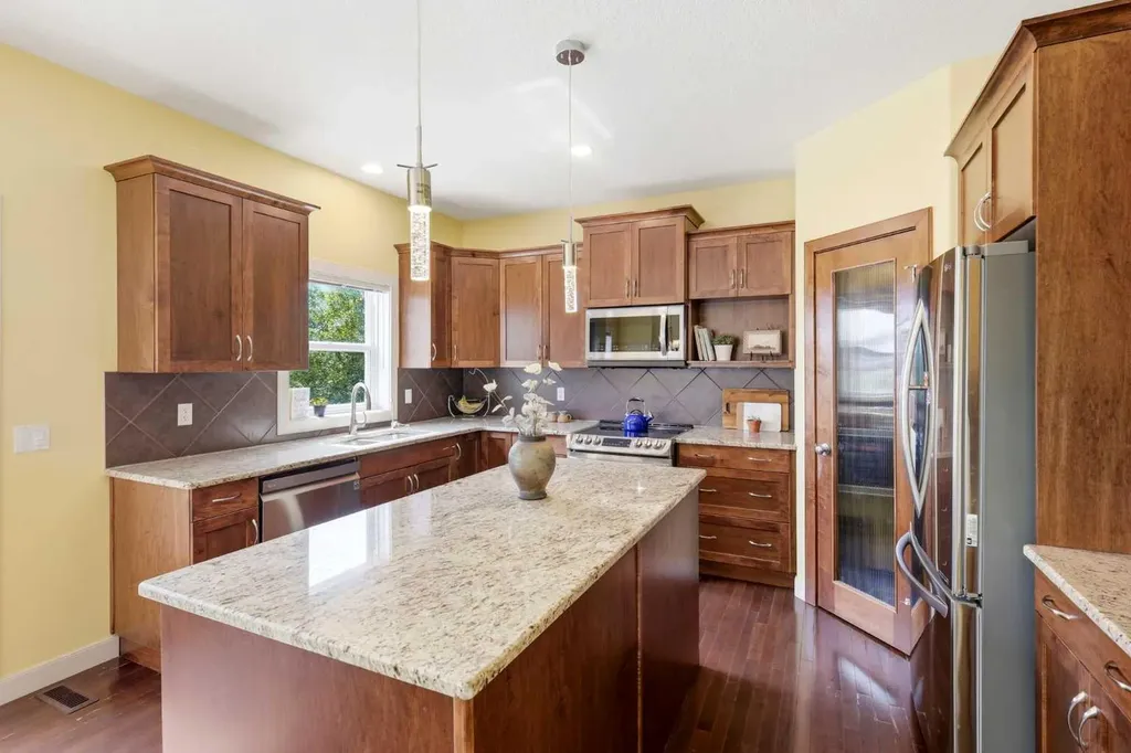 1605 Montgomery Way SE High River AB T1V 0B8