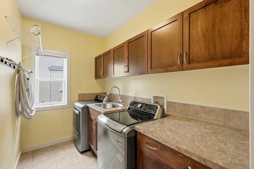 1605 Montgomery Way SE High River AB T1V 0B8