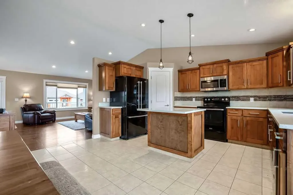 2006 30 Avenue Nanton AB T0L 1R0