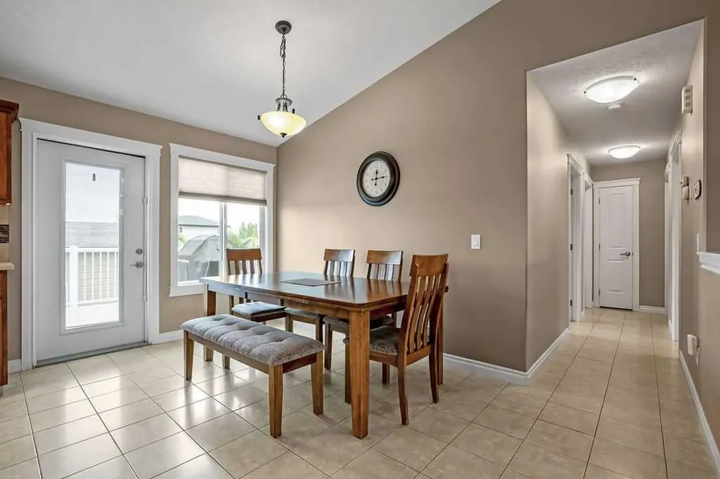 2006 30 Avenue Nanton AB T0L 1R0