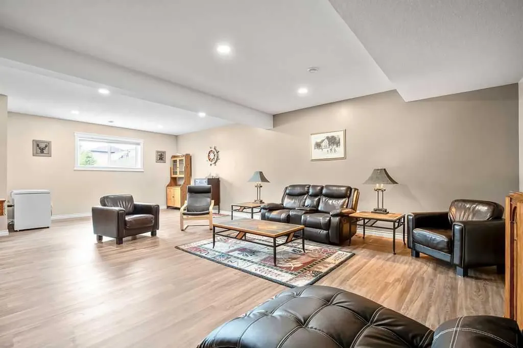 2006 30 Avenue Nanton AB T0L 1R0
