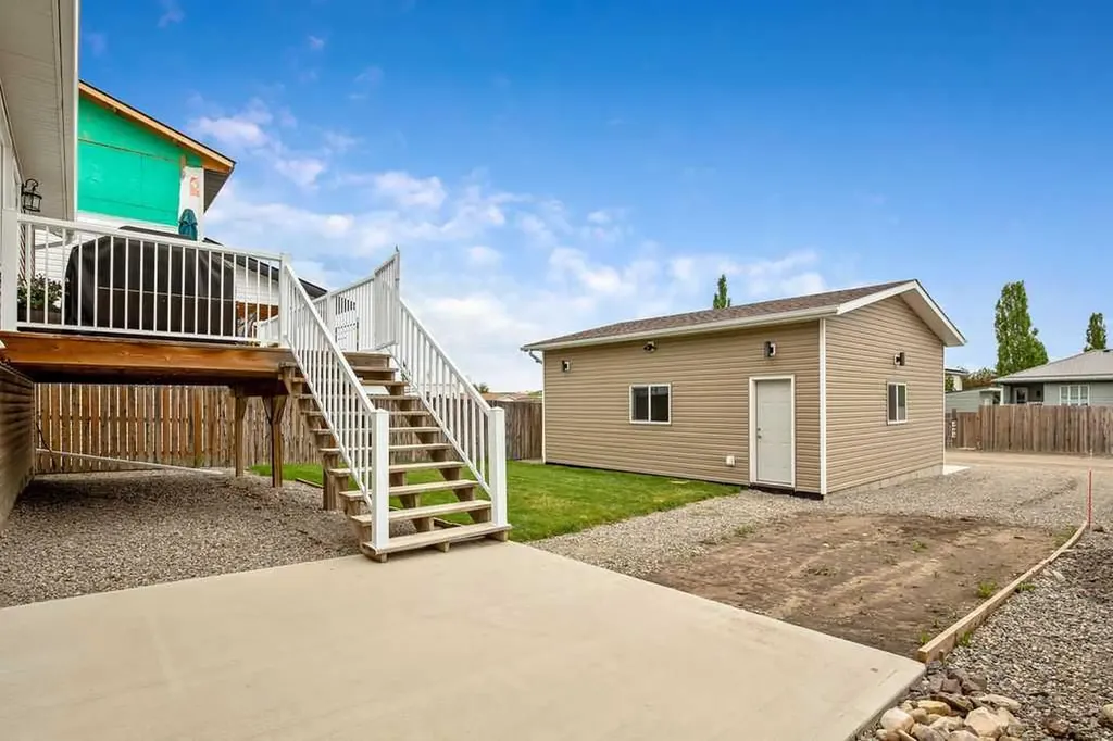 2006 30 Avenue Nanton AB T0L 1R0