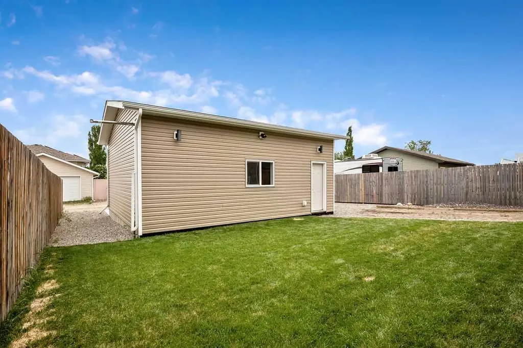 2006 30 Avenue Nanton AB T0L 1R0