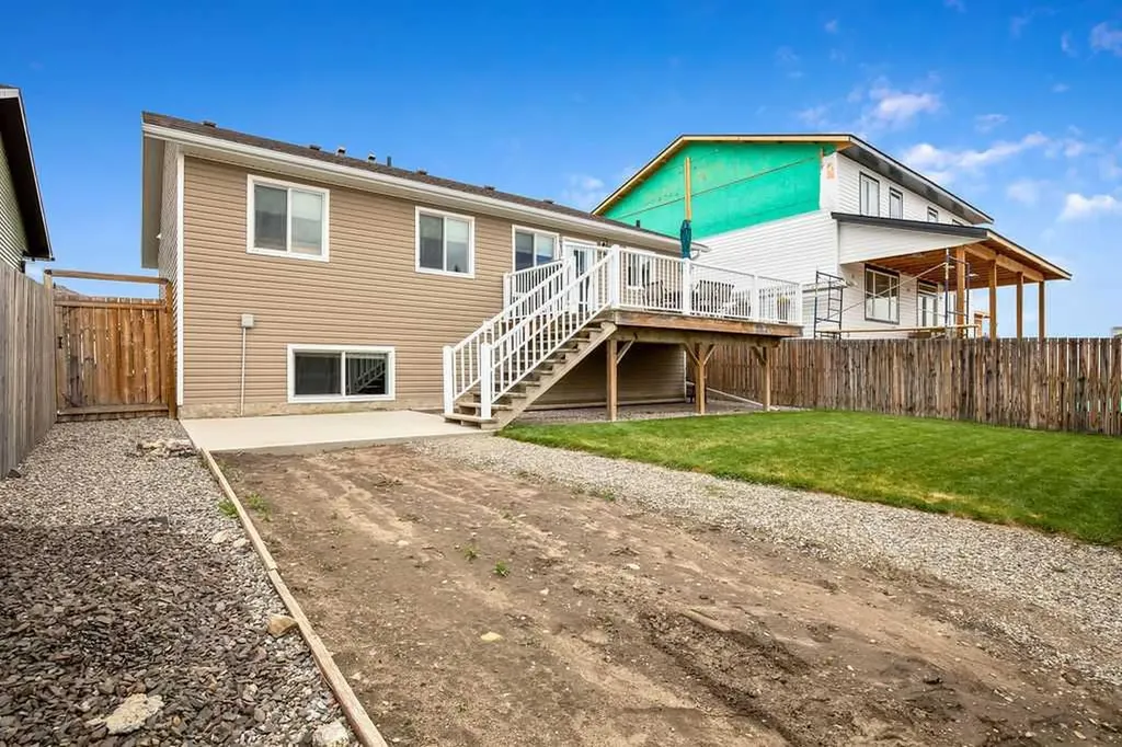2006 30 Avenue Nanton AB T0L 1R0