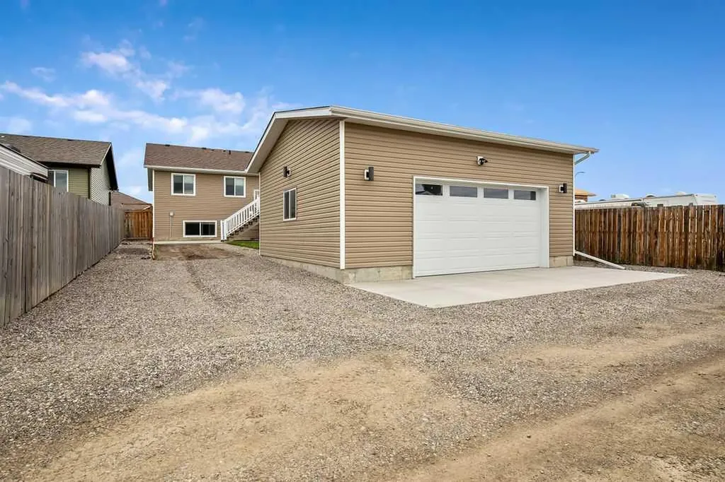 2006 30 Avenue Nanton AB T0L 1R0