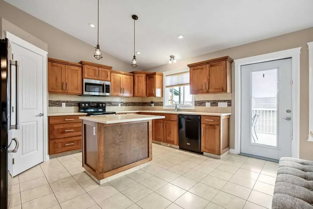 2006 30 Avenue Nanton AB T0L 1R0