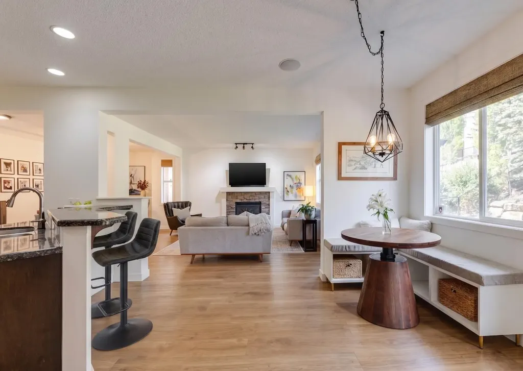 107 Aspen Stone Crescent SW Calgary AB T3H 5Y7