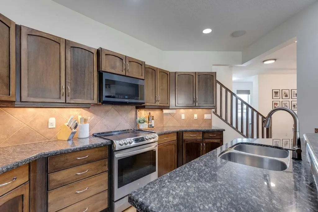 107 Aspen Stone Crescent SW Calgary AB T3H 5Y7