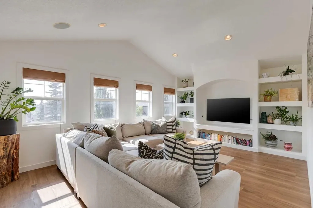 107 Aspen Stone Crescent SW Calgary AB T3H 5Y7