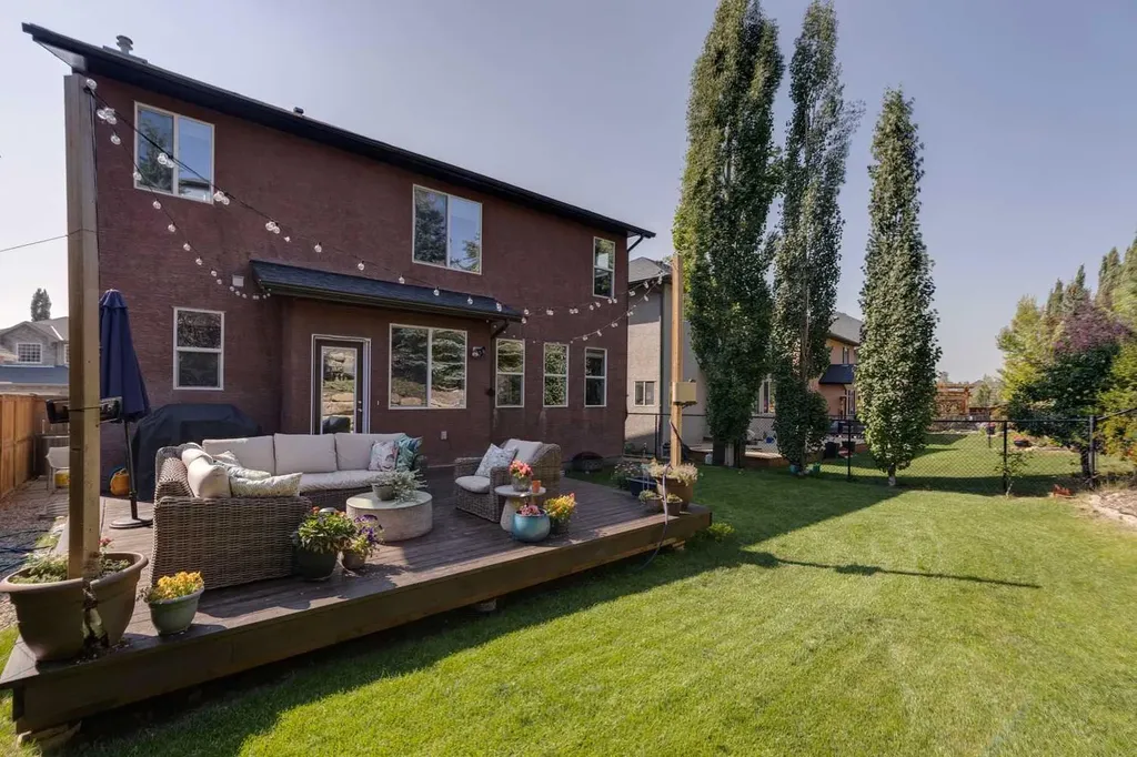 107 Aspen Stone Crescent SW Calgary AB T3H 5Y7