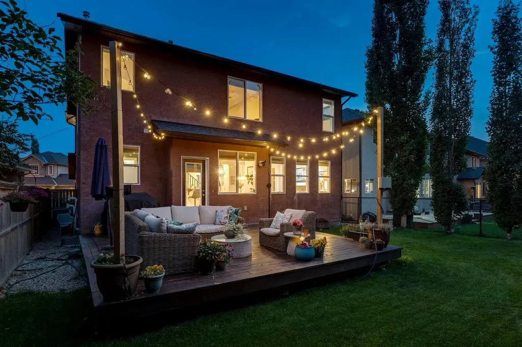 107 Aspen Stone Crescent SW Calgary AB T3H 5Y7