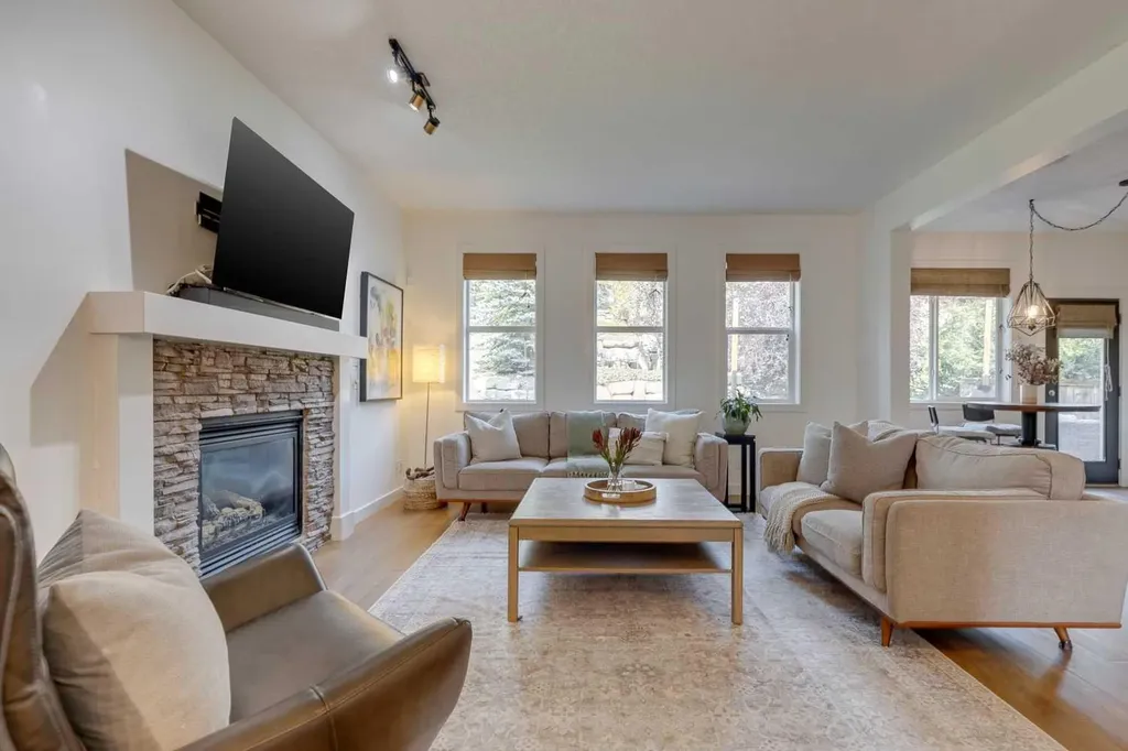 107 Aspen Stone Crescent SW Calgary AB T3H 5Y7