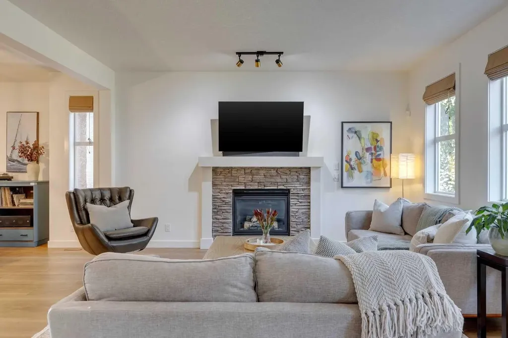 107 Aspen Stone Crescent SW Calgary AB T3H 5Y7