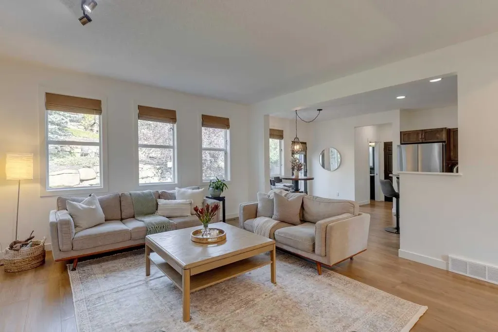 107 Aspen Stone Crescent SW Calgary AB T3H 5Y7