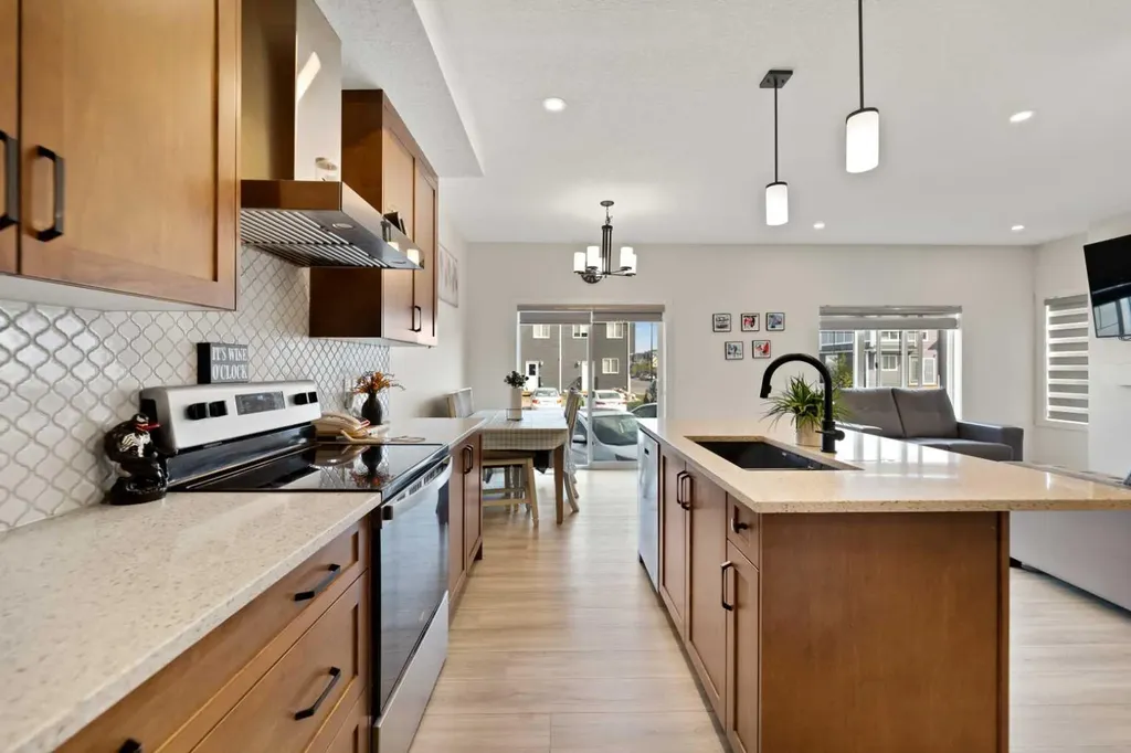 312 Homestead Grove NE Calgary AB T3J 5R6