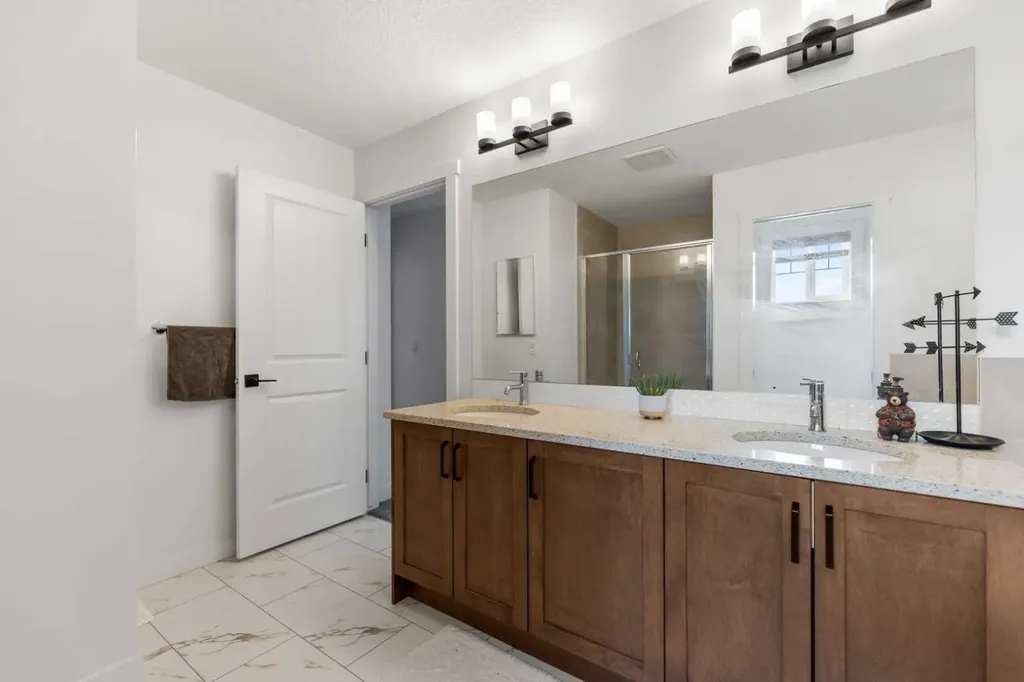 312 Homestead Grove NE Calgary AB T3J 5R6