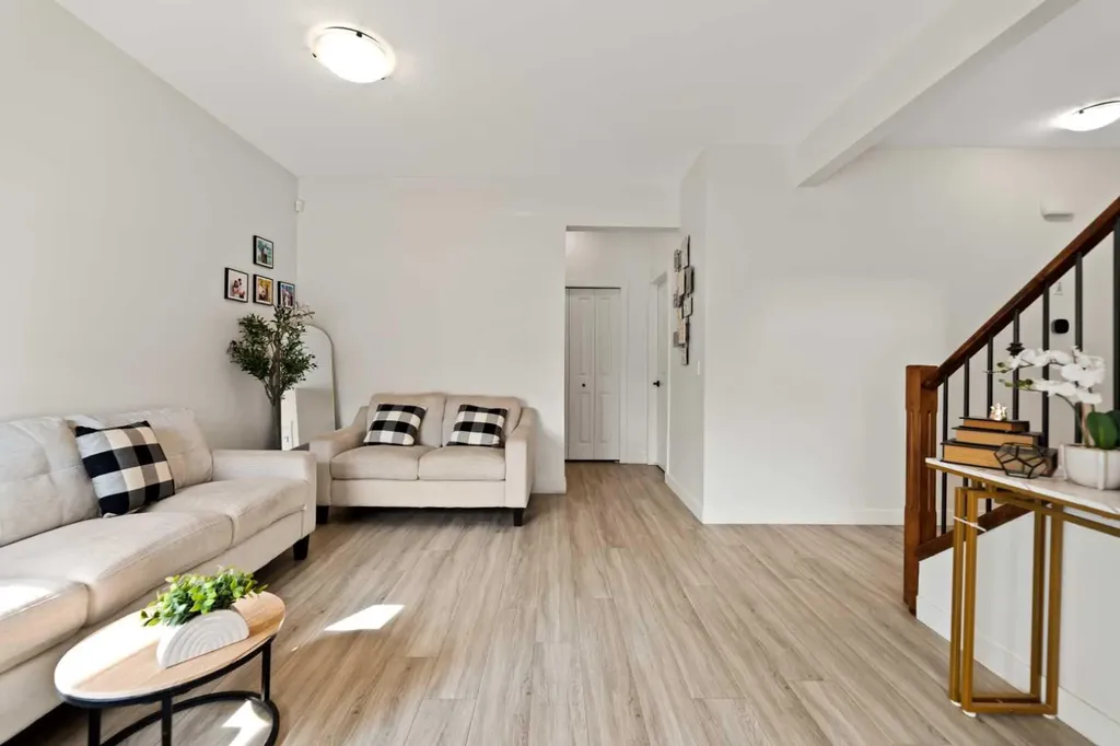 312 Homestead Grove NE Calgary AB T3J 5R6