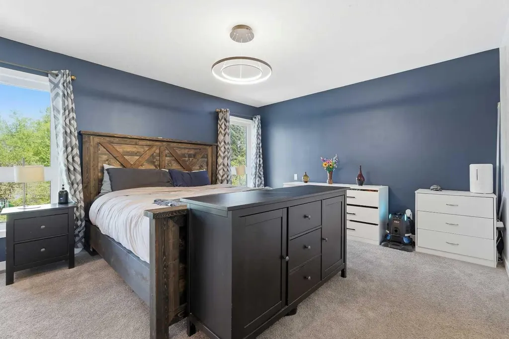 804 Downey Place Okotoks AB T1S 1H6