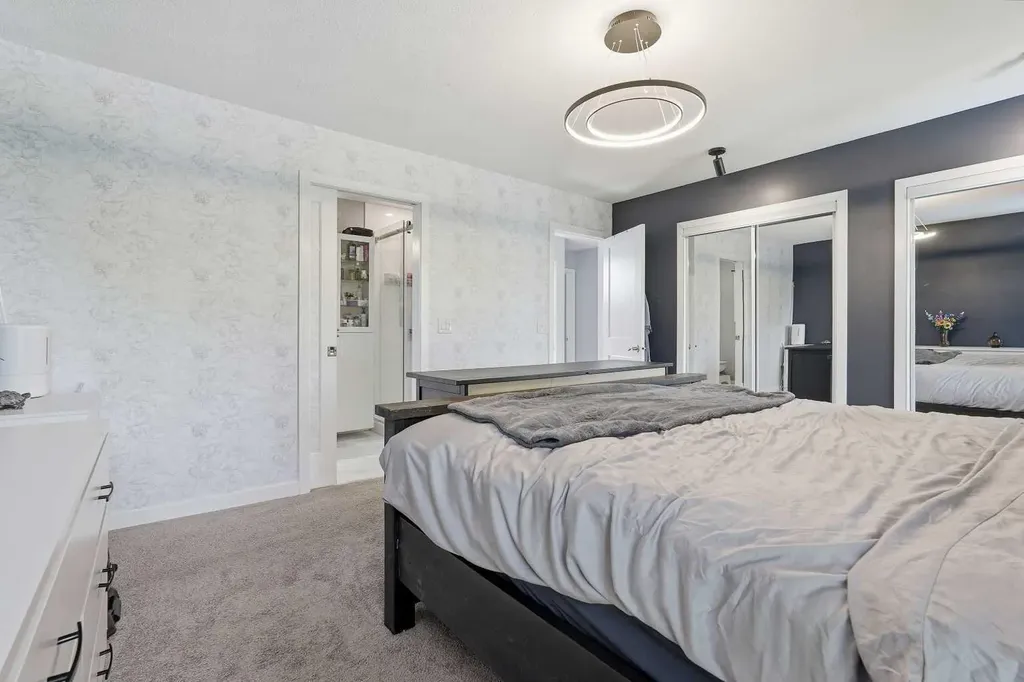 804 Downey Place Okotoks AB T1S 1H6