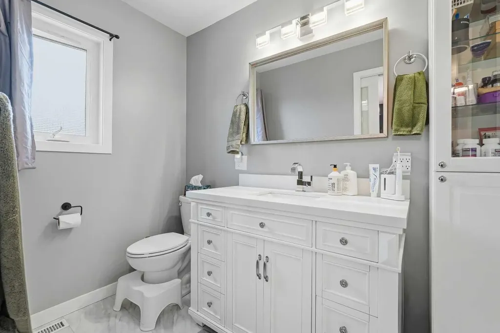 804 Downey Place Okotoks AB T1S 1H6