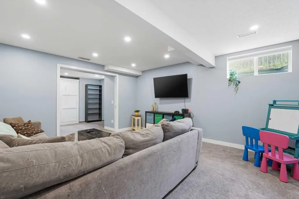 804 Downey Place Okotoks AB T1S 1H6