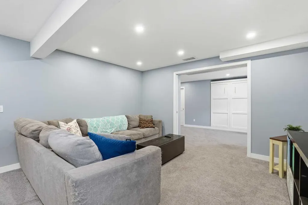 804 Downey Place Okotoks AB T1S 1H6