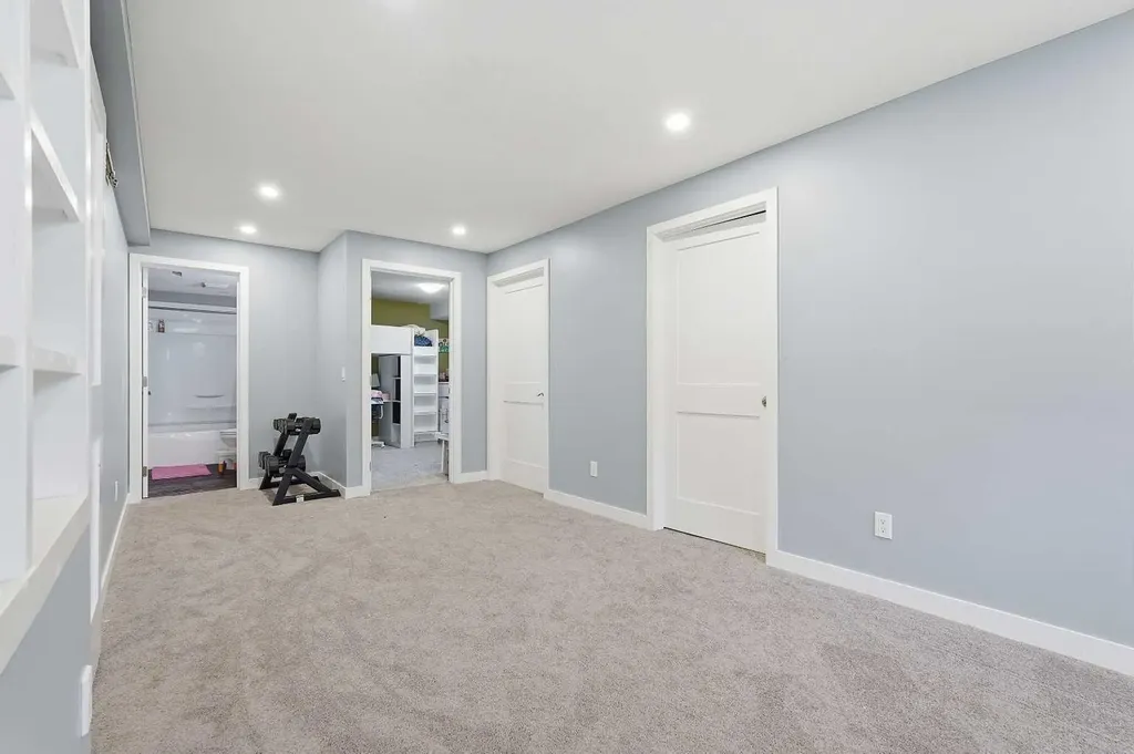 804 Downey Place Okotoks AB T1S 1H6