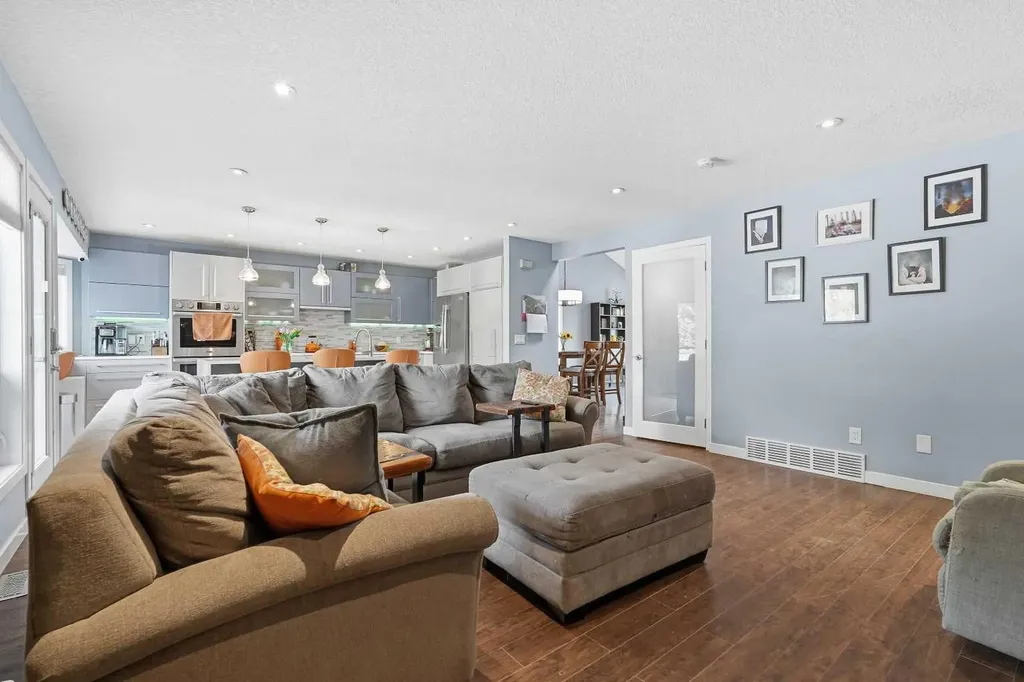 804 Downey Place Okotoks AB T1S 1H6
