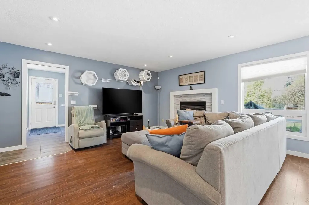 804 Downey Place Okotoks AB T1S 1H6
