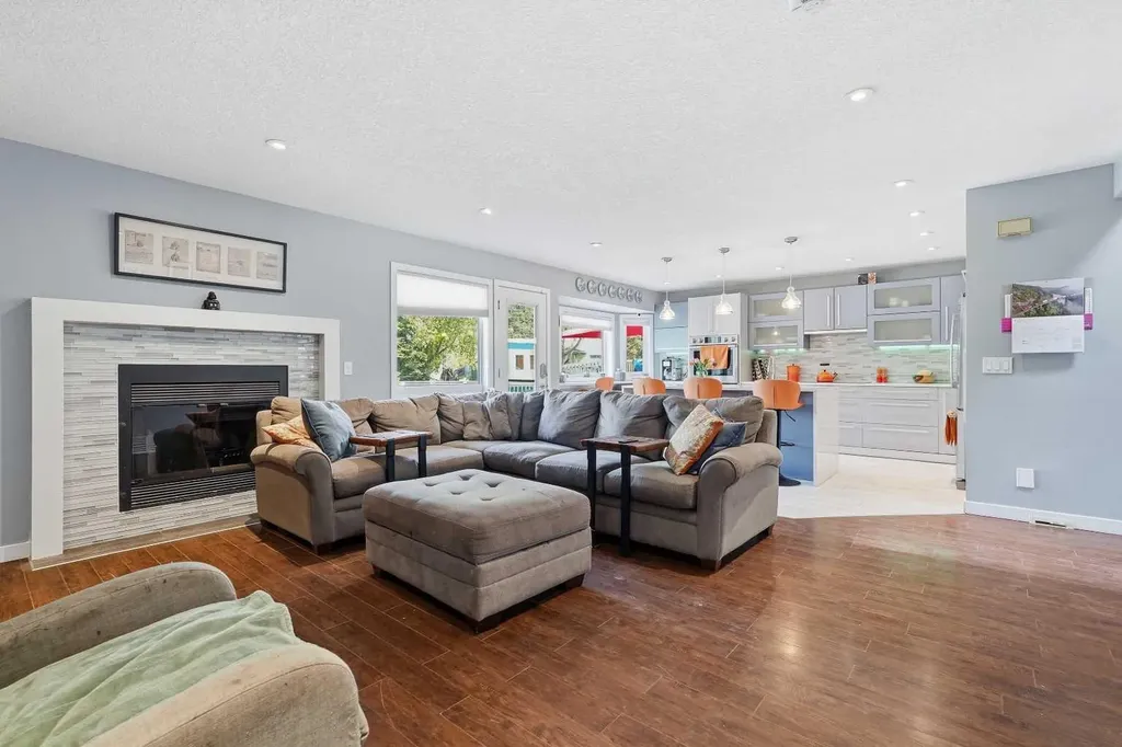 804 Downey Place Okotoks AB T1S 1H6