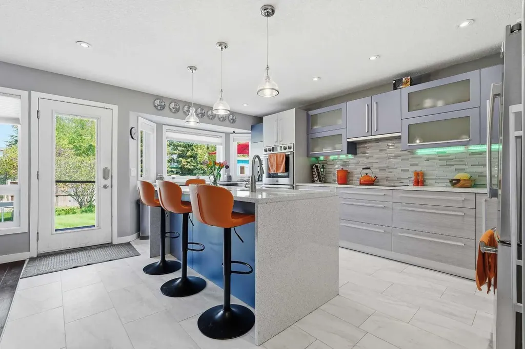 804 Downey Place Okotoks AB T1S 1H6